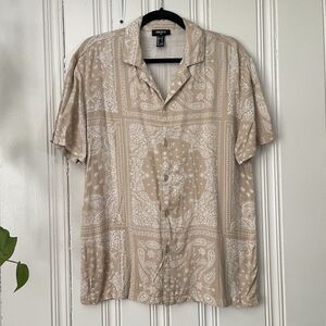 Forever 21 Men Beige Paisley Pattern Button Down Summer Lightweight Shirt Size S